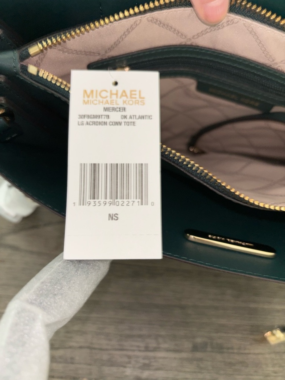 Michael Kors Green Monogram Satchel with Matching Pouch & Cross Bag Charm New - Picture 8 of 13
